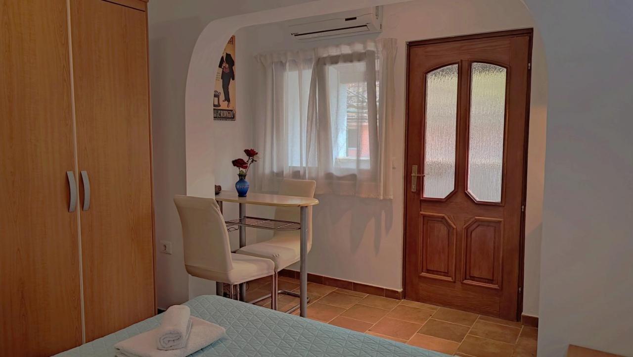 Kiwi Apartment